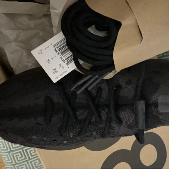 Yeezy onyx 380